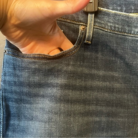 Levi CLASSIC BERMUDA WOMEN'S SHORTS (PLUS SIZE) Women's Denim Shorts Size: 20 W - Picture 7 of 12